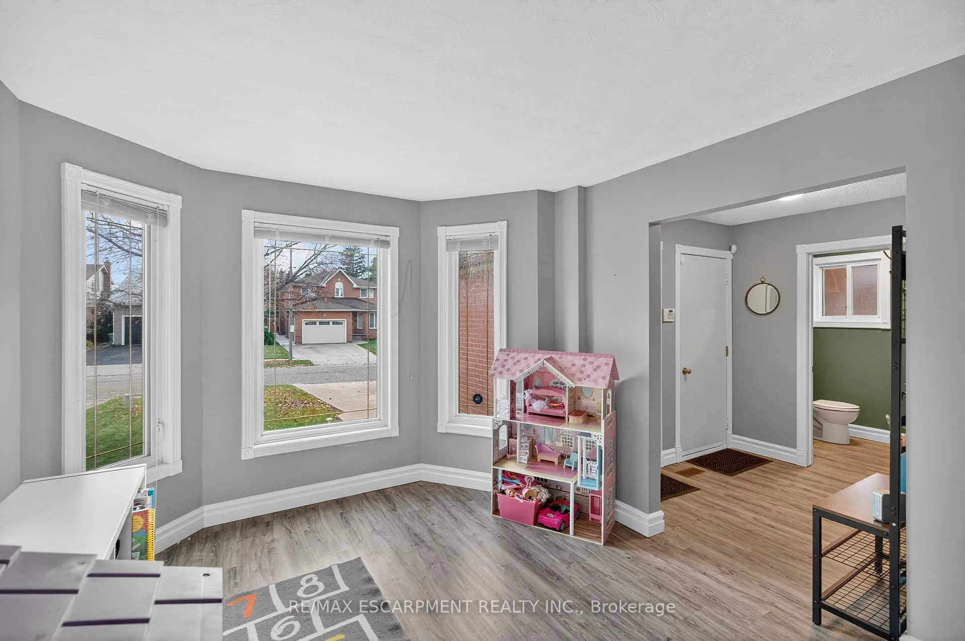 Photo 10 of 84 Branthaven Drive, Hamilton, Stoney Creek Mountain — HOMEH