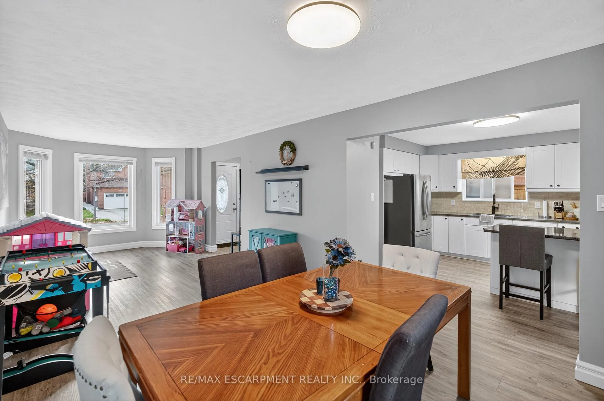 Photo 12 of 84 Branthaven Drive, Hamilton, Stoney Creek Mountain — HOMEH