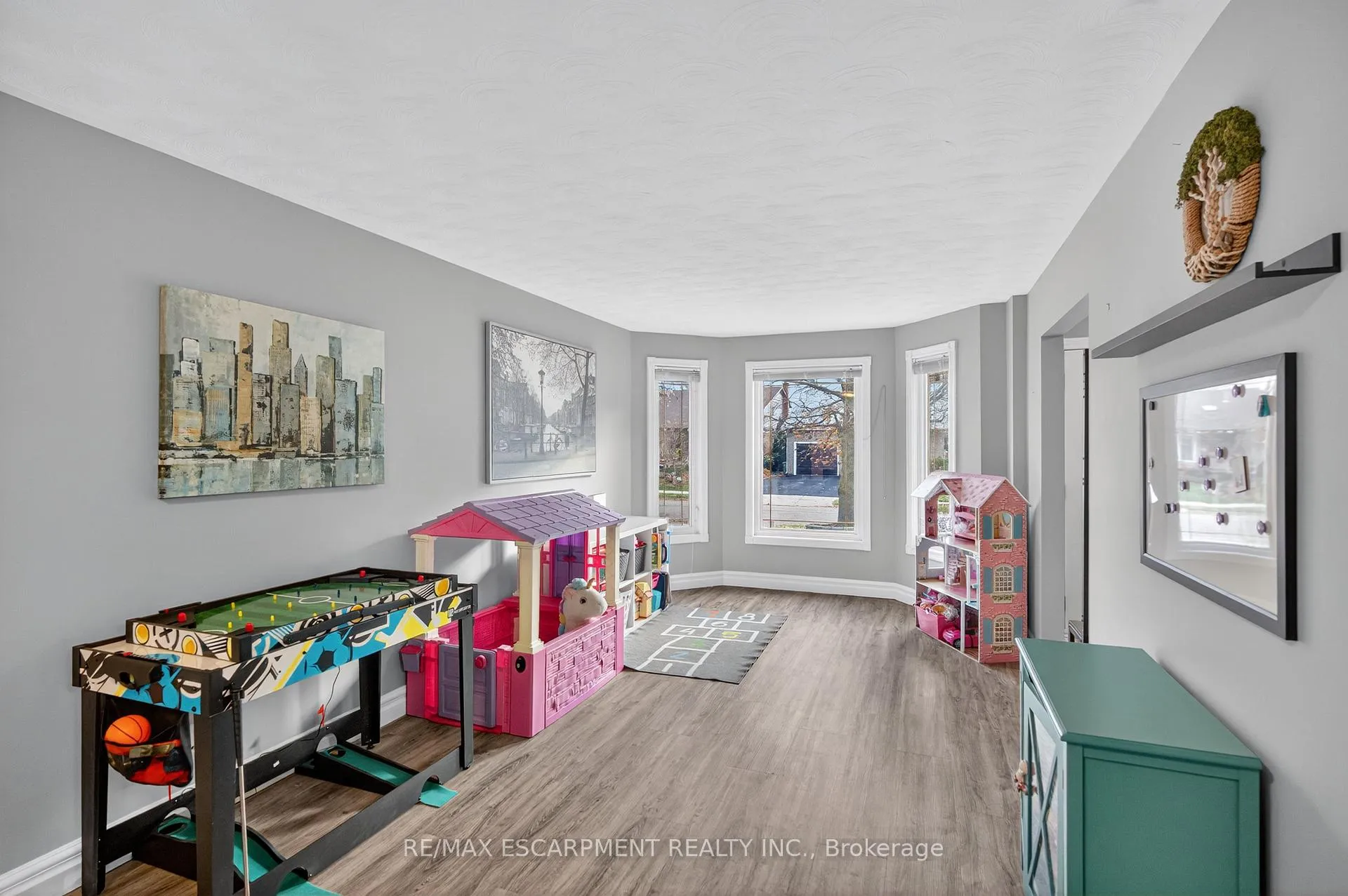 Photo 14 of 84 Branthaven Drive, Hamilton, Stoney Creek Mountain — HOMEH