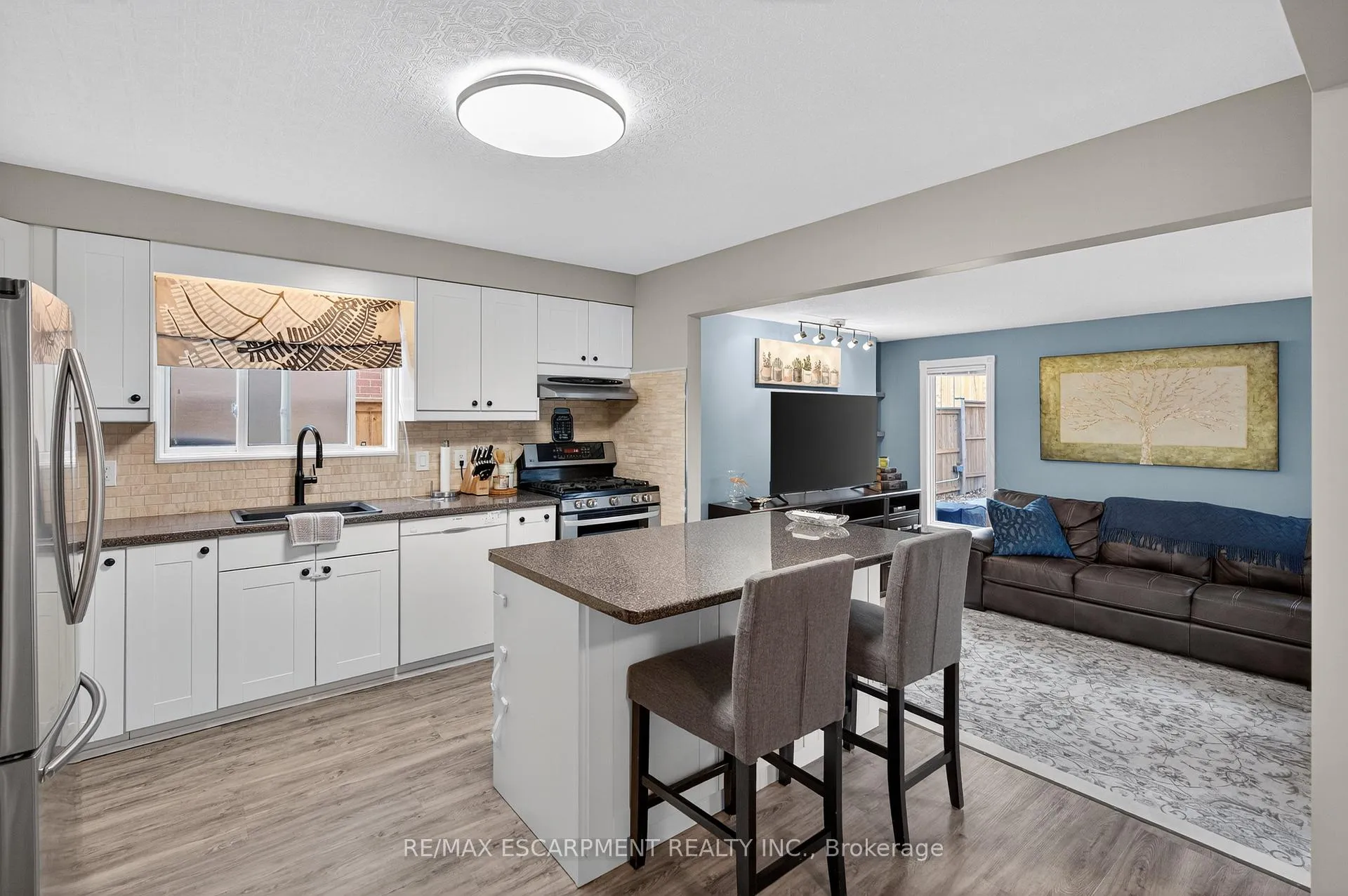 Photo 15 of 84 Branthaven Drive, Hamilton, Stoney Creek Mountain — HOMEH