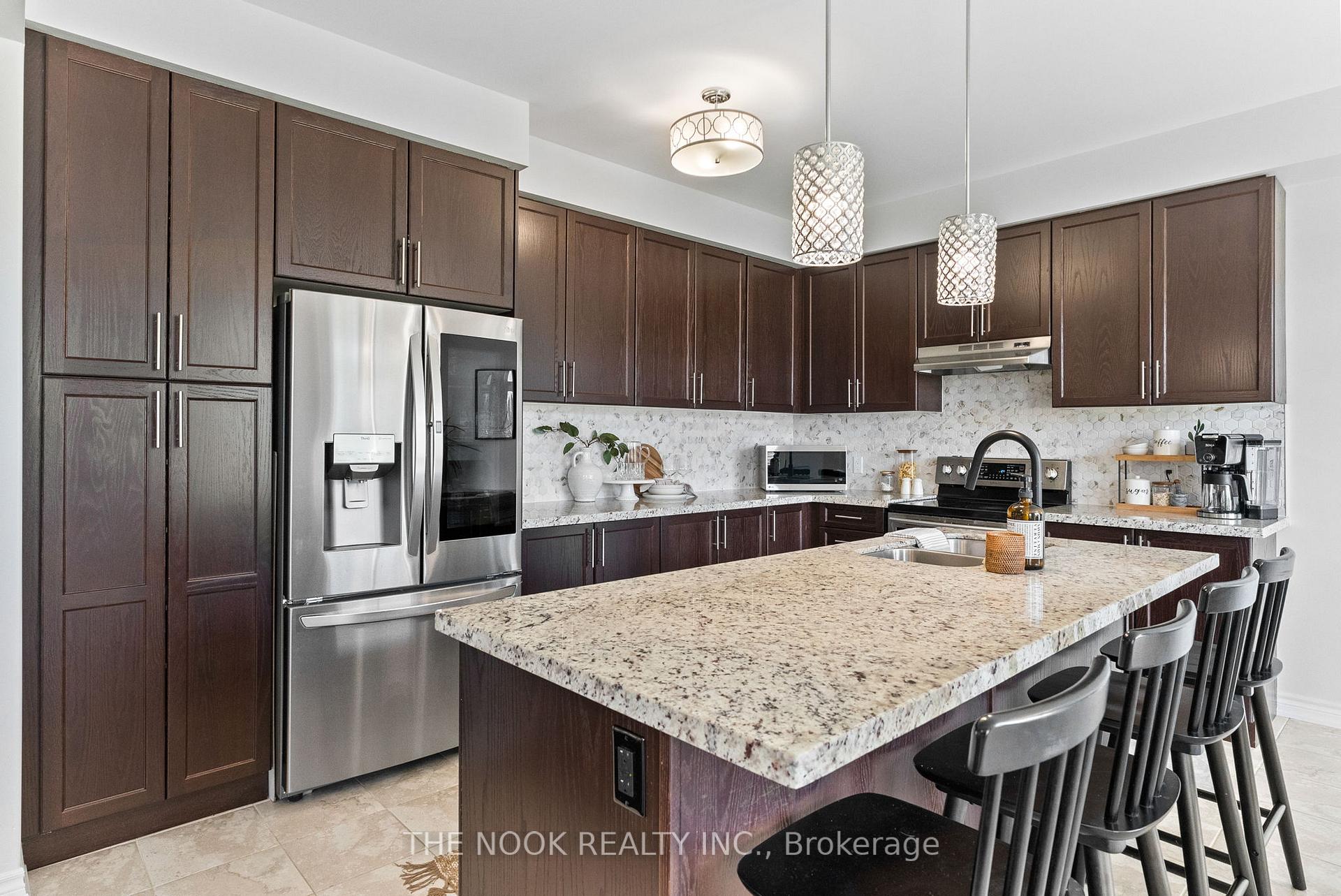 Photo 10 of 207 Northglen Boulevard, Clarington, Bowmanville — HOMEH