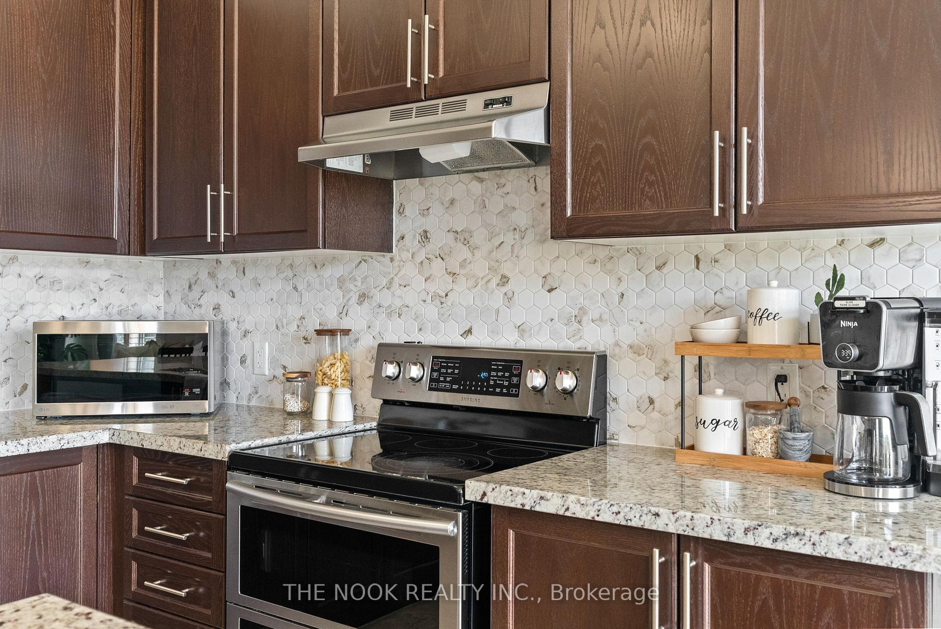 Photo 12 of 207 Northglen Boulevard, Clarington, Bowmanville — HOMEH