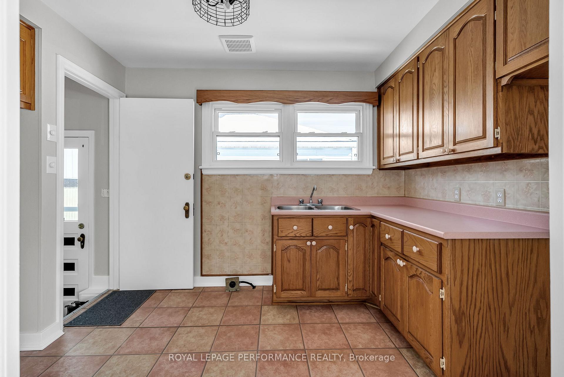 Photo 16 of 1206 2nd Street E, Cornwall — HOMEH