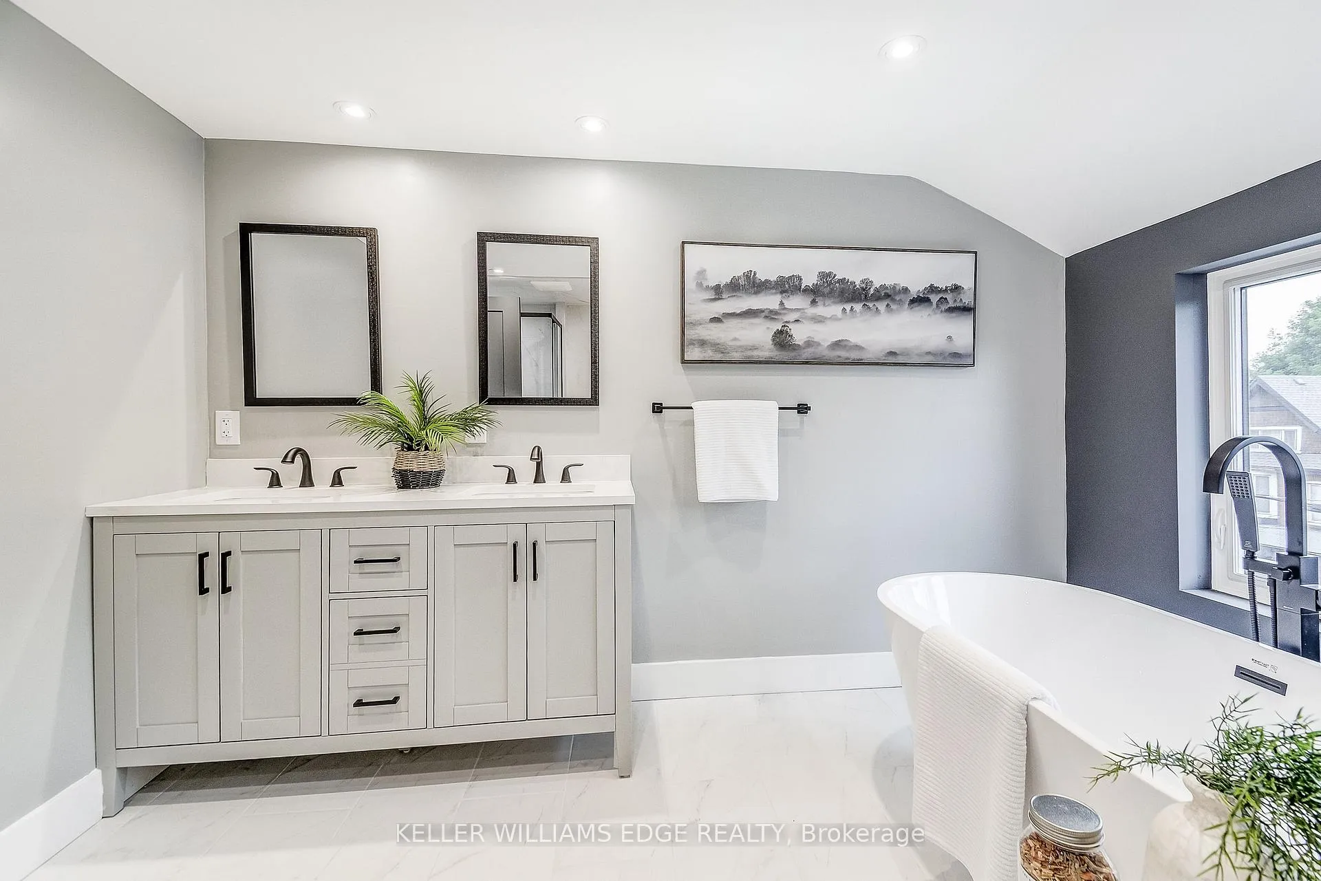 Photo 32 of 32 Cumberland Avenue, Hamilton, St. Clair — HOMEH