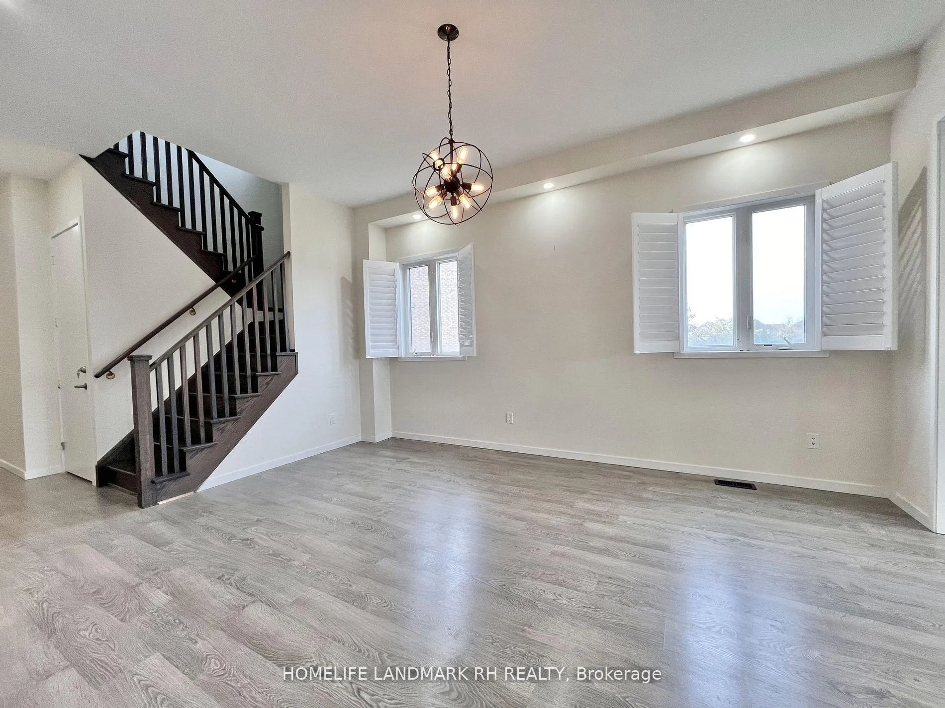 Photo 4 of 28 Elyse Court, Aurora, Bayview Northeast — HOMEH