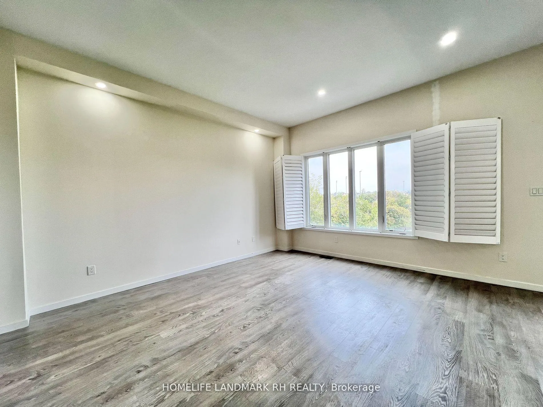 Photo 7 of 28 Elyse Court, Aurora, Bayview Northeast — HOMEH