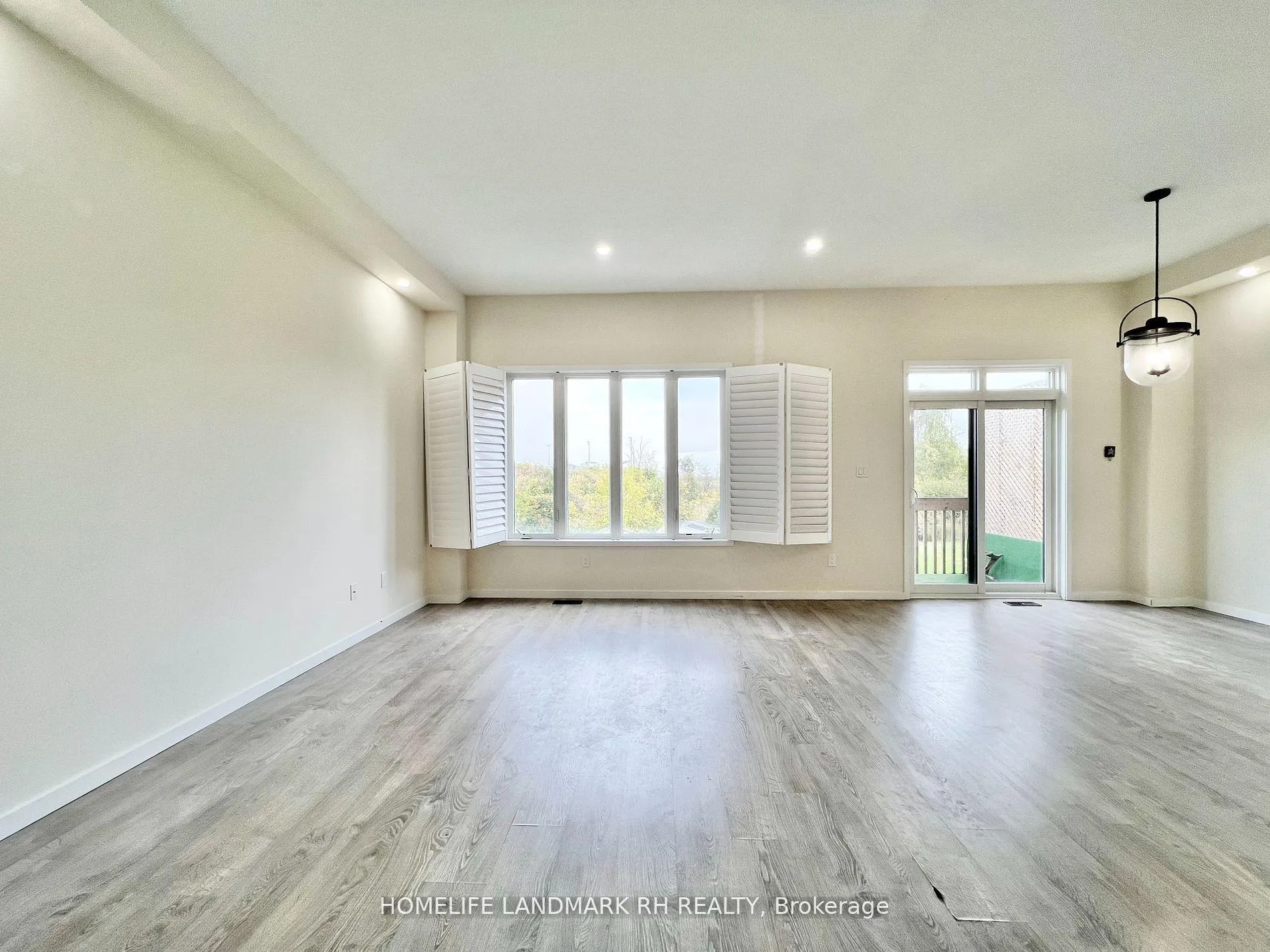 Photo 8 of 28 Elyse Court, Aurora, Bayview Northeast — HOMEH