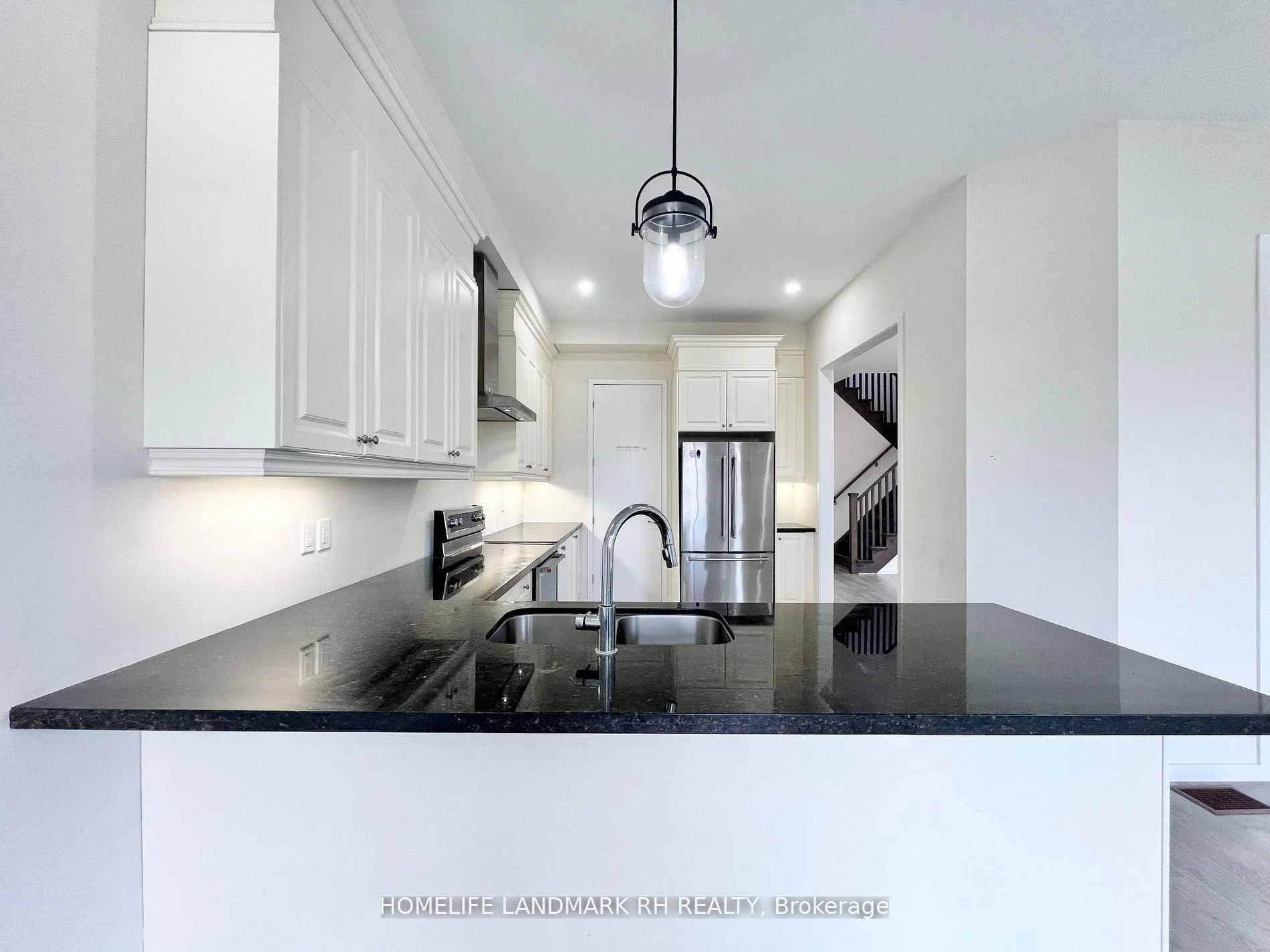 Photo 13 of 28 Elyse Court, Aurora, Bayview Northeast — HOMEH