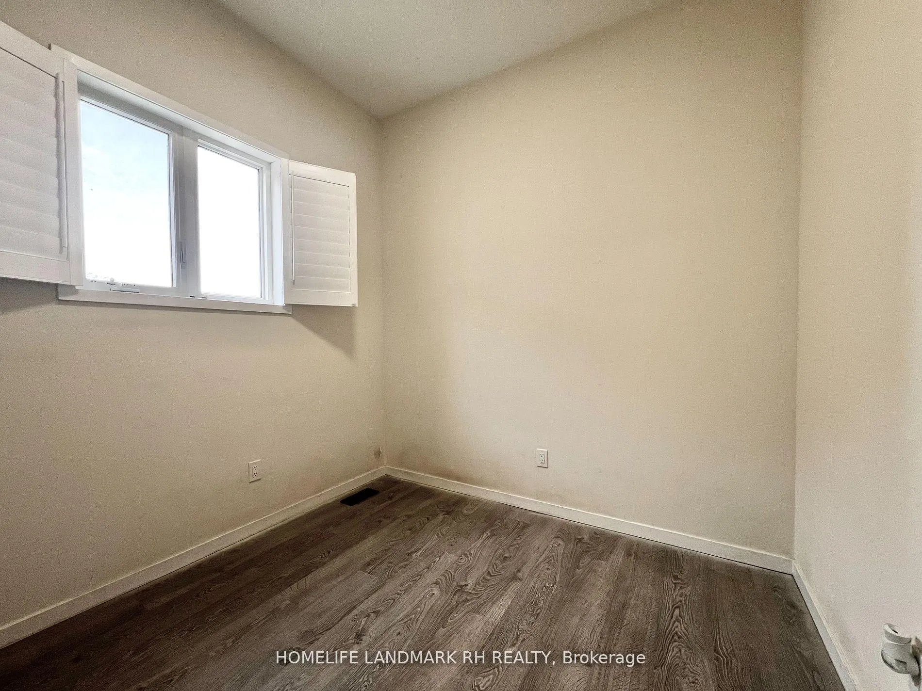 Photo 14 of 28 Elyse Court, Aurora, Bayview Northeast — HOMEH