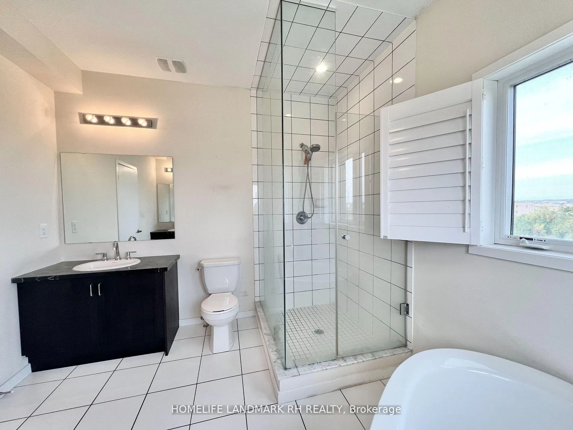 Photo 18 of 28 Elyse Court, Aurora, Bayview Northeast — HOMEH
