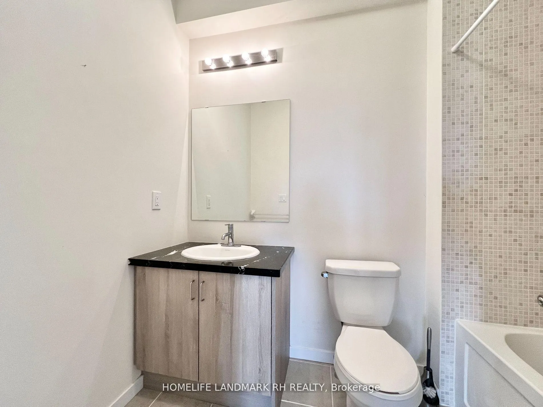 Photo 23 of 28 Elyse Court, Aurora, Bayview Northeast — HOMEH