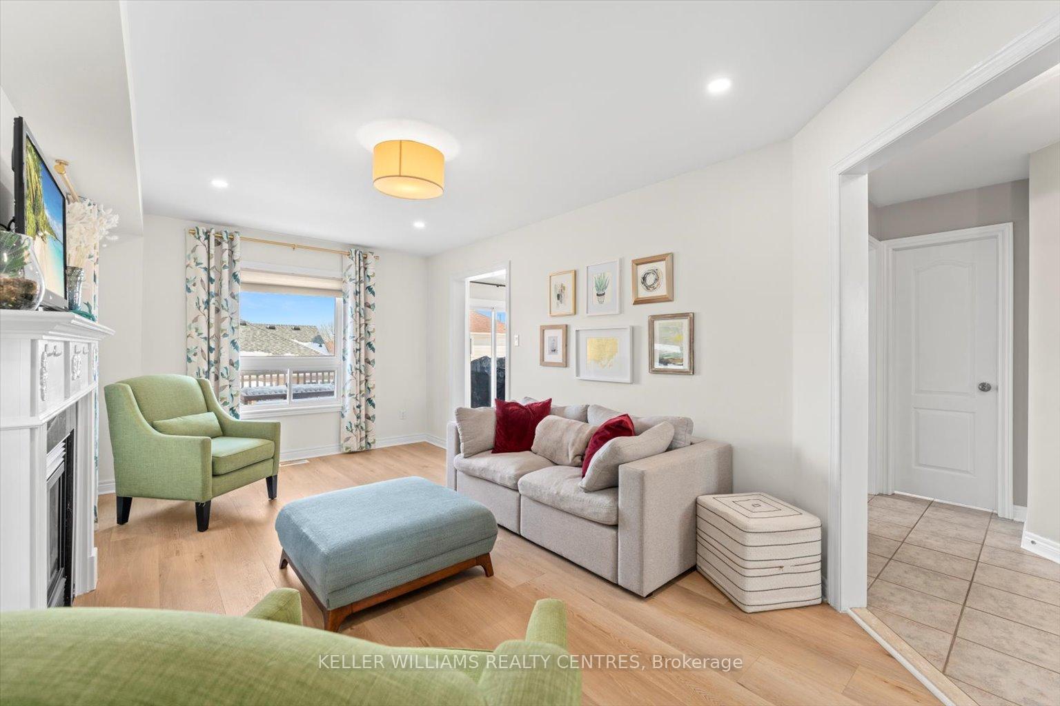 Photo 2 of 39 Silverstone Crescent, Georgina, Keswick South — HOMEH