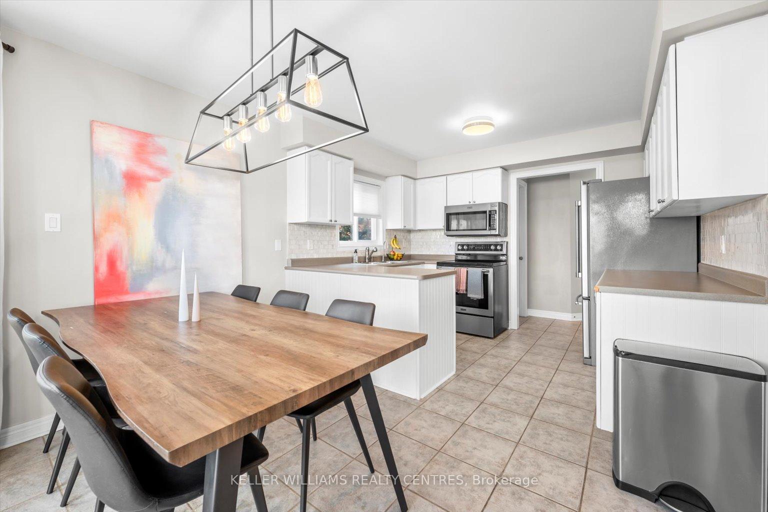 Photo 9 of 39 Silverstone Crescent, Georgina, Keswick South — HOMEH