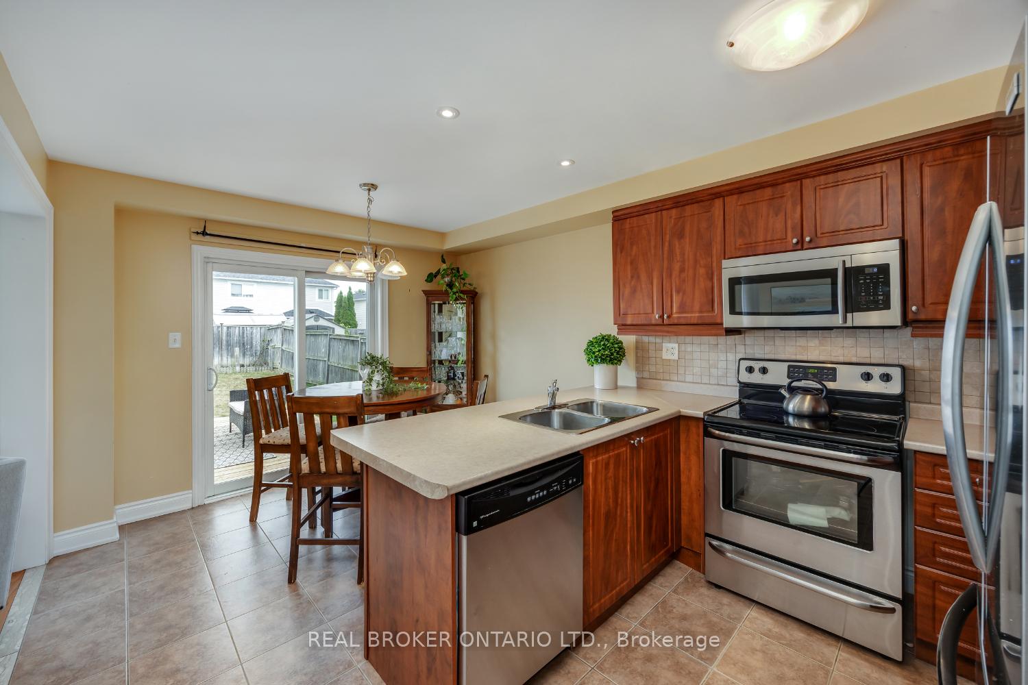 Photo 10 of 115 William Cowles Drive, Clarington, Bowmanville — HOMEH