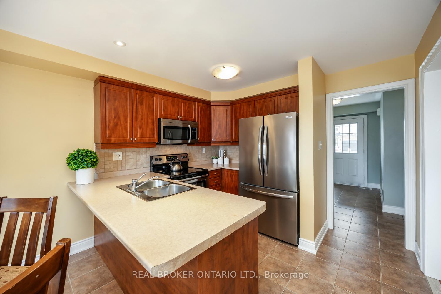 Photo 11 of 115 William Cowles Drive, Clarington, Bowmanville — HOMEH