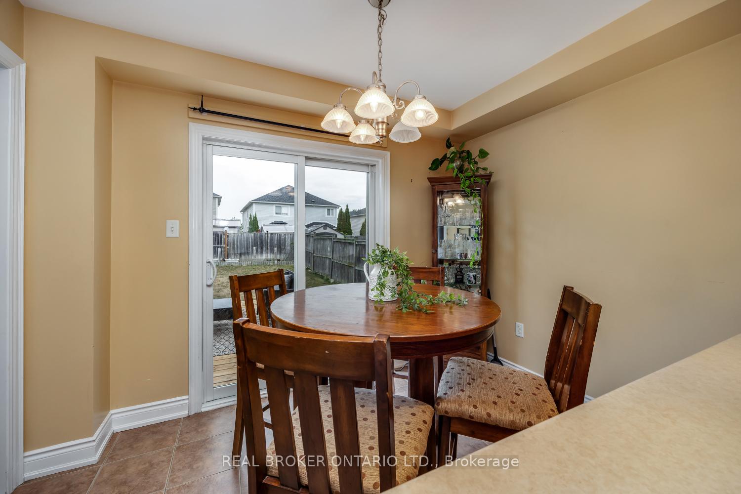 Photo 14 of 115 William Cowles Drive, Clarington, Bowmanville — HOMEH