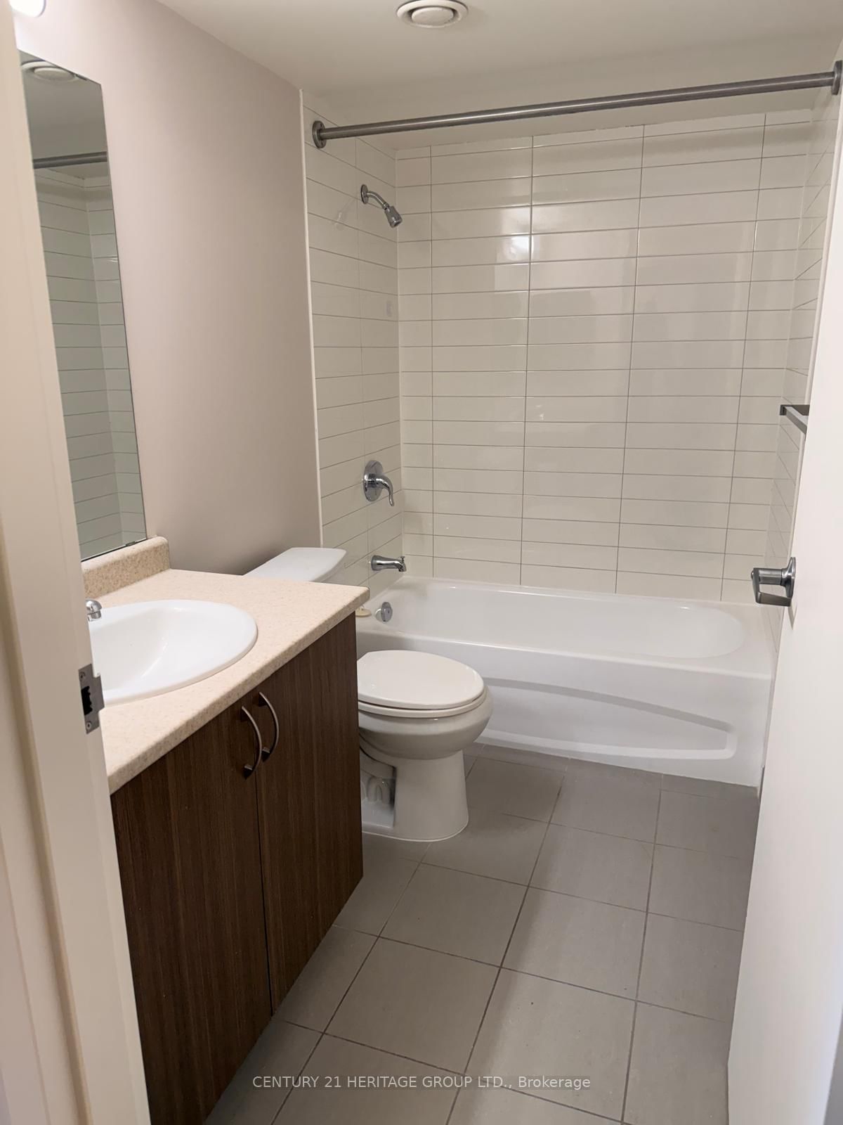 Photo 2 of Unit 419, 10415 Yonge St, Richmond Hill, Crosby — HOMEH