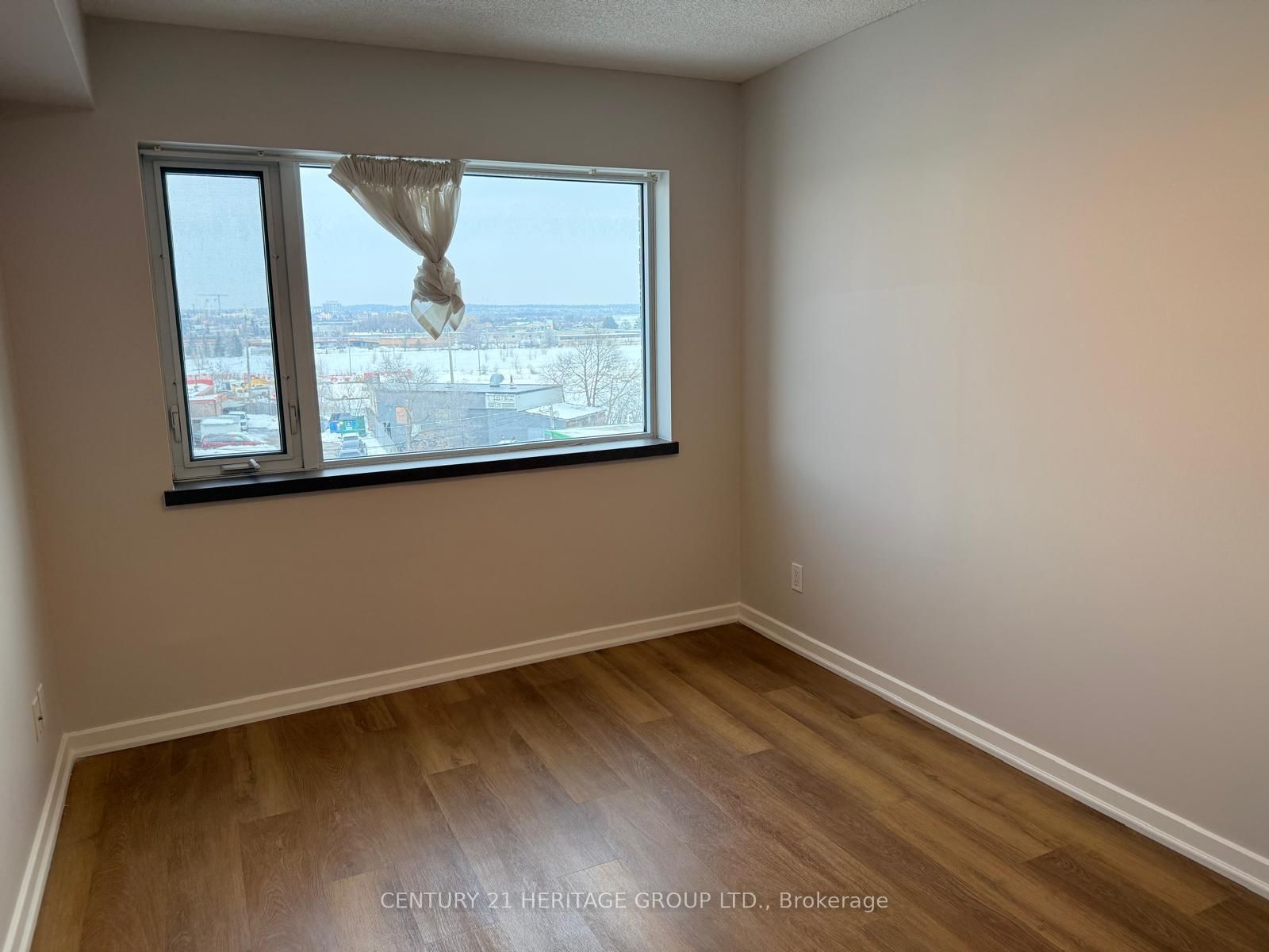 Photo 6 of Unit 419, 10415 Yonge St, Richmond Hill, Crosby — HOMEH