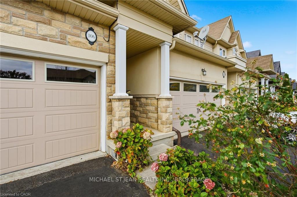 Photo 3 of 106 Maplevale Drive, Hamilton, Meadowlands — HOMEH