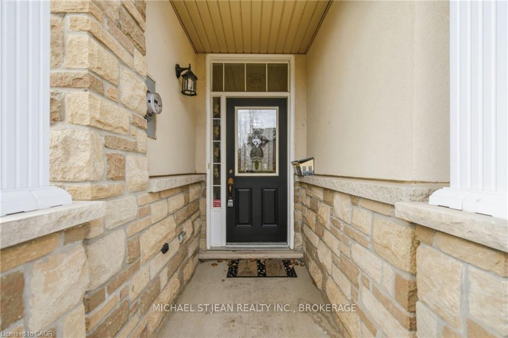 Photo 4 of 106 Maplevale Drive, Hamilton, Meadowlands — HOMEH