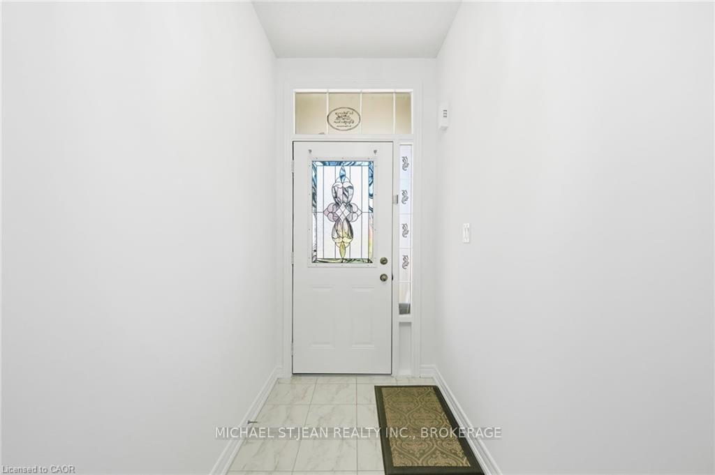 Photo 5 of 106 Maplevale Drive, Hamilton, Meadowlands — HOMEH