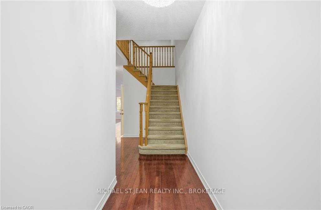 Photo 6 of 106 Maplevale Drive, Hamilton, Meadowlands — HOMEH