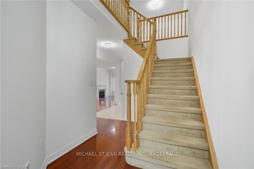 Photo 7 of 106 Maplevale Drive, Hamilton, Meadowlands — HOMEH