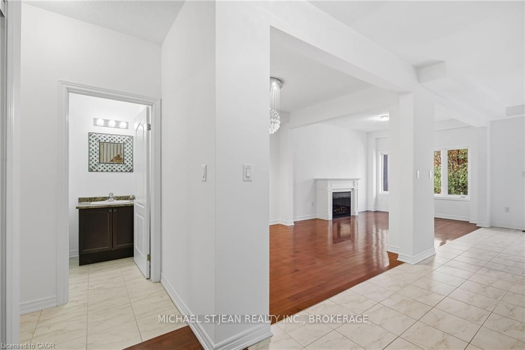 Photo 8 of 106 Maplevale Drive, Hamilton, Meadowlands — HOMEH