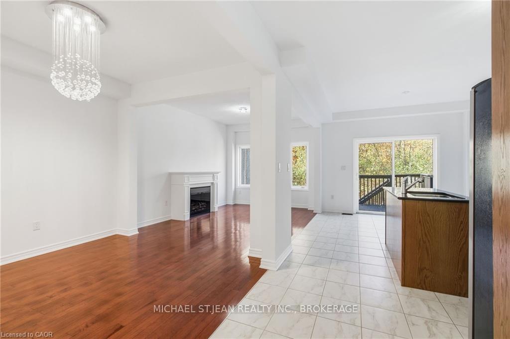 Photo 10 of 106 Maplevale Drive, Hamilton, Meadowlands — HOMEH