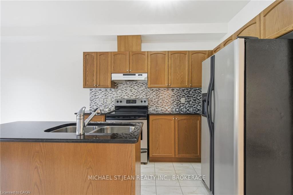 Photo 13 of 106 Maplevale Drive, Hamilton, Meadowlands — HOMEH