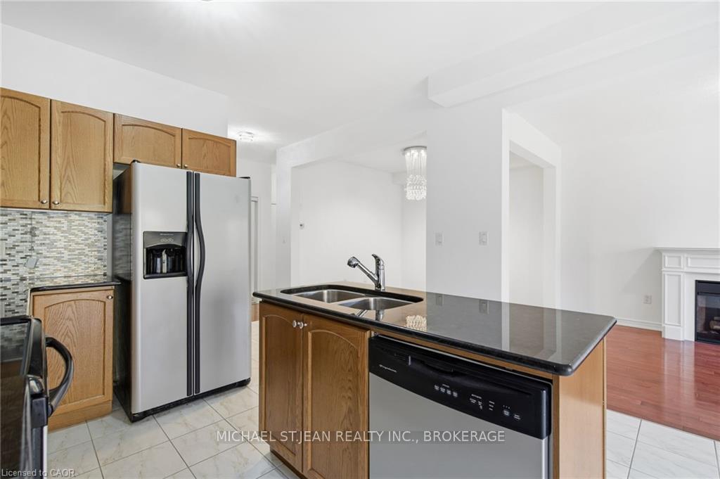 Photo 15 of 106 Maplevale Drive, Hamilton, Meadowlands — HOMEH