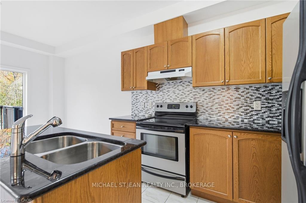 Photo 16 of 106 Maplevale Drive, Hamilton, Meadowlands — HOMEH