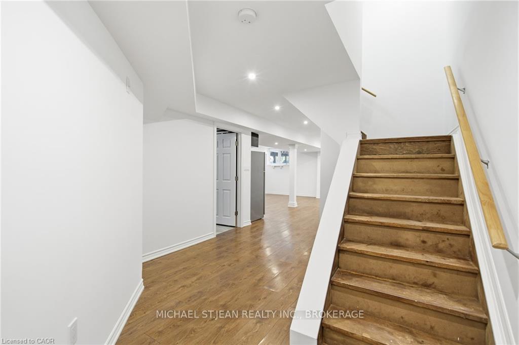 Photo 30 of 106 Maplevale Drive, Hamilton, Meadowlands — HOMEH