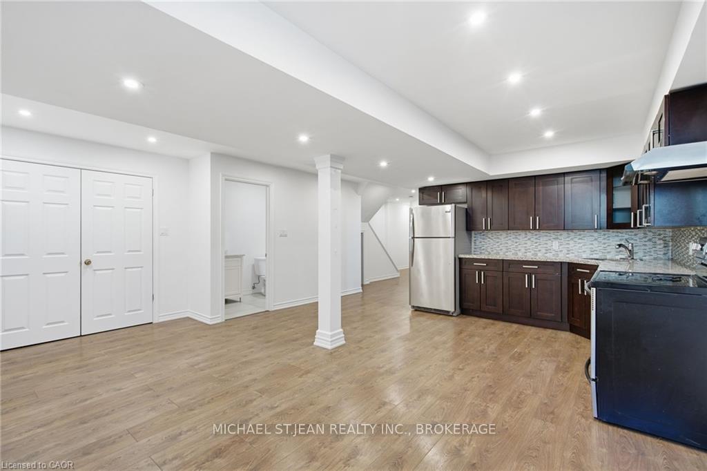 Photo 33 of 106 Maplevale Drive, Hamilton, Meadowlands — HOMEH