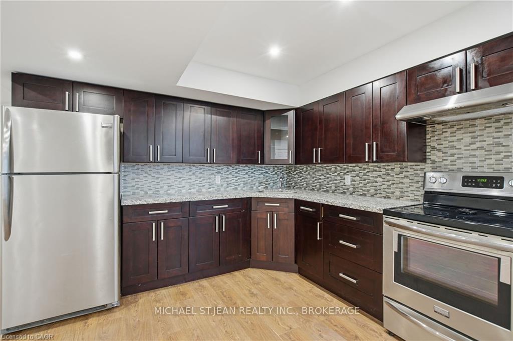 Photo 34 of 106 Maplevale Drive, Hamilton, Meadowlands — HOMEH
