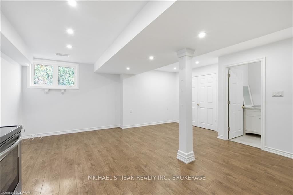 Photo 35 of 106 Maplevale Drive, Hamilton, Meadowlands — HOMEH