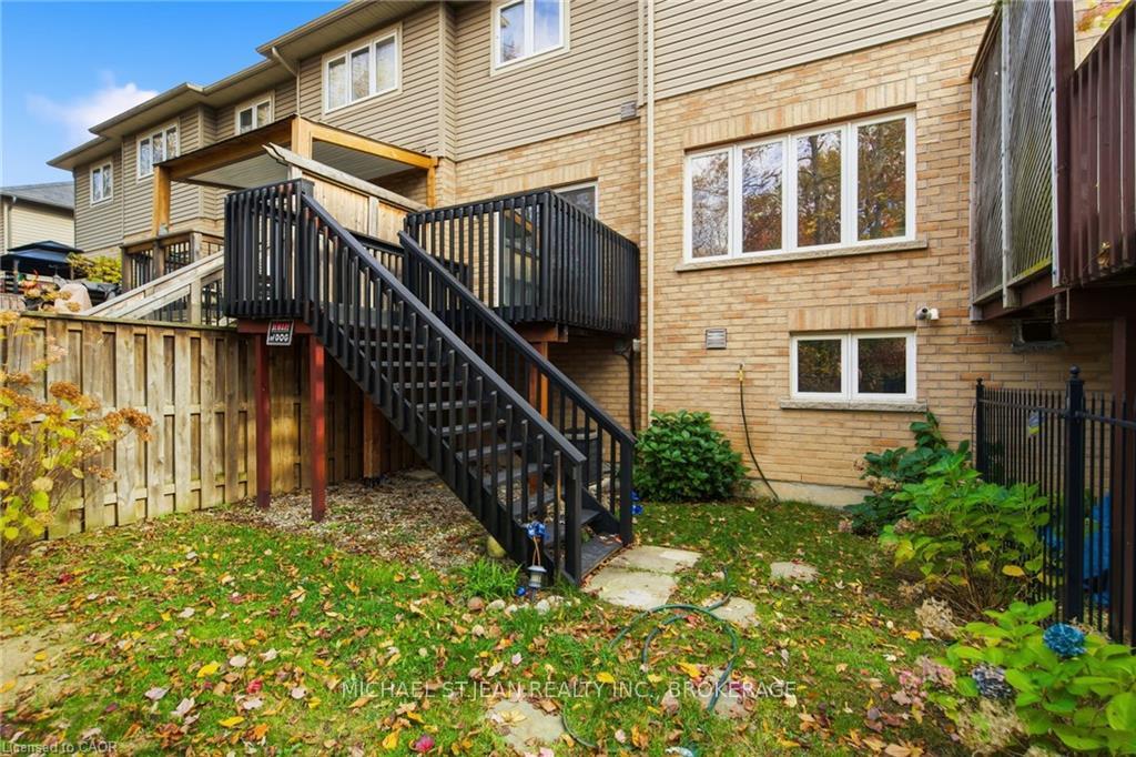 Photo 39 of 106 Maplevale Drive, Hamilton, Meadowlands — HOMEH