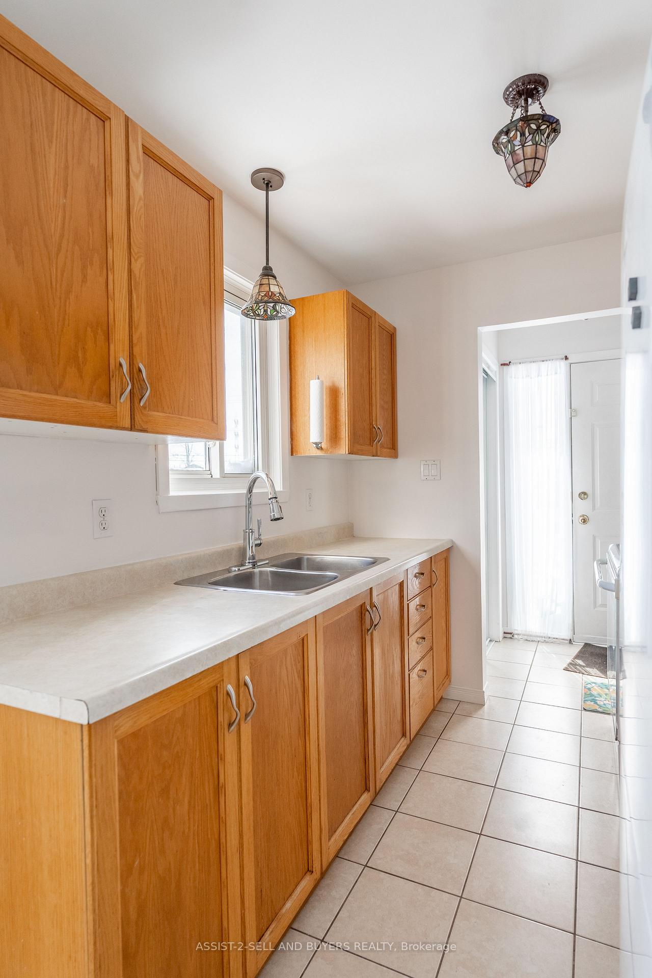 Photo 9 of 795 Laflin Street, Cornwall — HOMEH