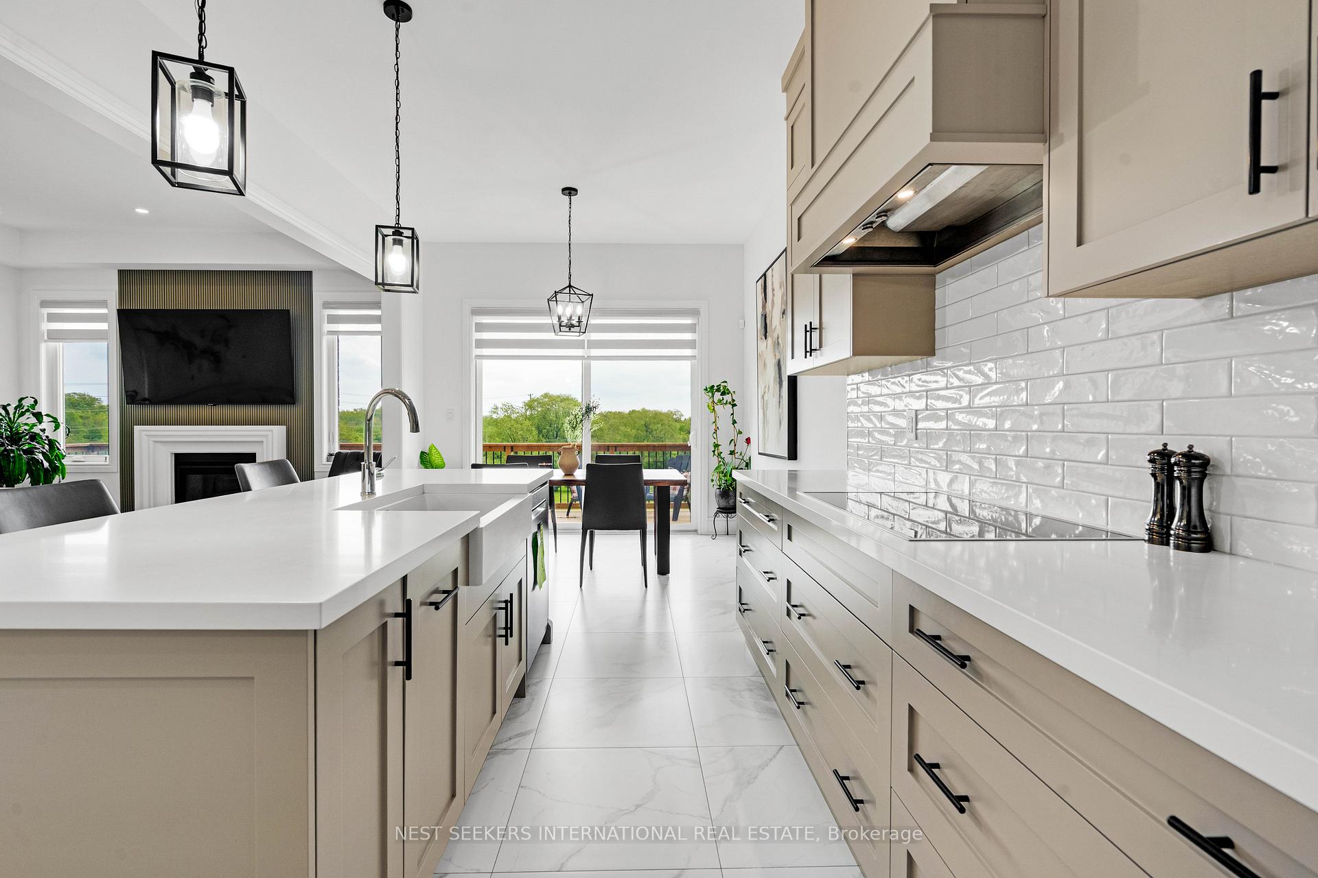 Photo 12 of 21 Clover Bend Terrace, Caledon, Bolton East — HOMEH