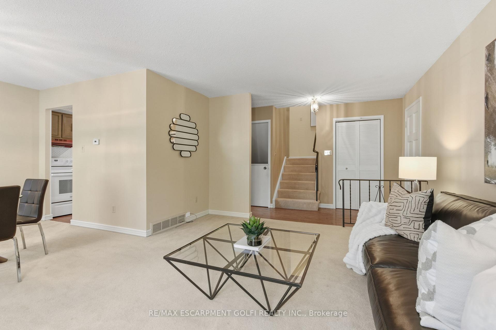 Photo 10 of 7 Farmer Court, Hamilton, Fessenden — HOMEH