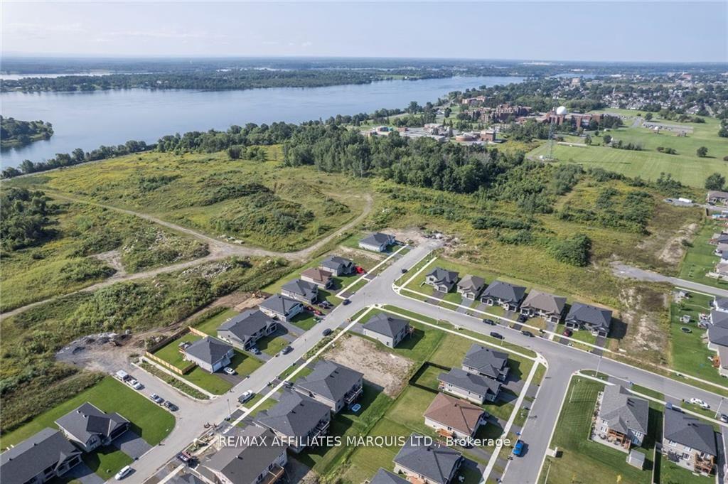 Photo 6 of 2307 Crewson Court, Cornwall — HOMEH