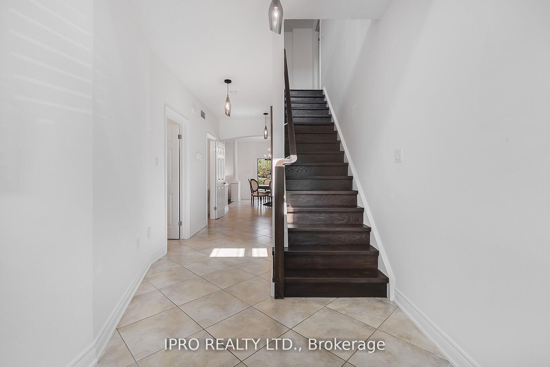 Photo 2 of 19 Westra Drive, Guelph, Willow West/Sugarbush/West Acres — HOMEH