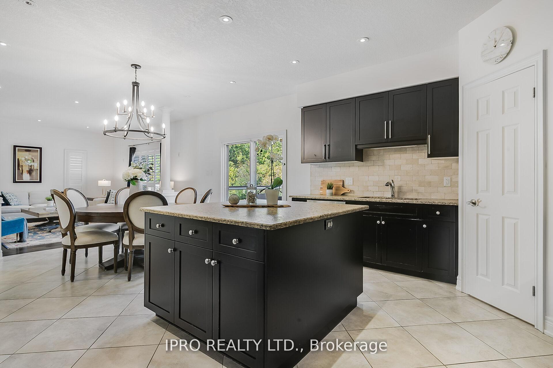 Photo 3 of 19 Westra Drive, Guelph, Willow West/Sugarbush/West Acres — HOMEH