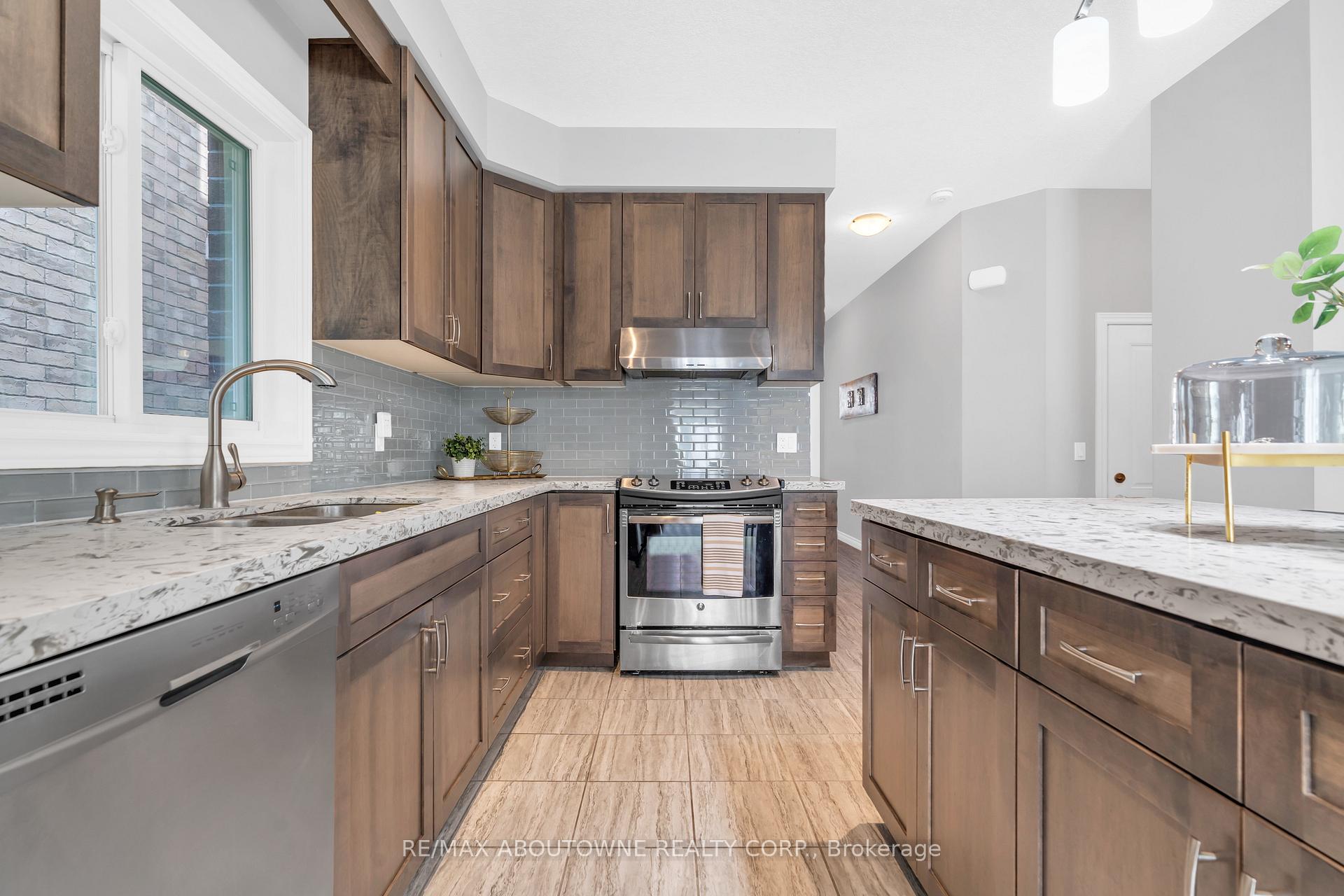 Photo 9 of 175 Dallan Drive, Guelph, Pineridge/Westminster Woods — HOMEH