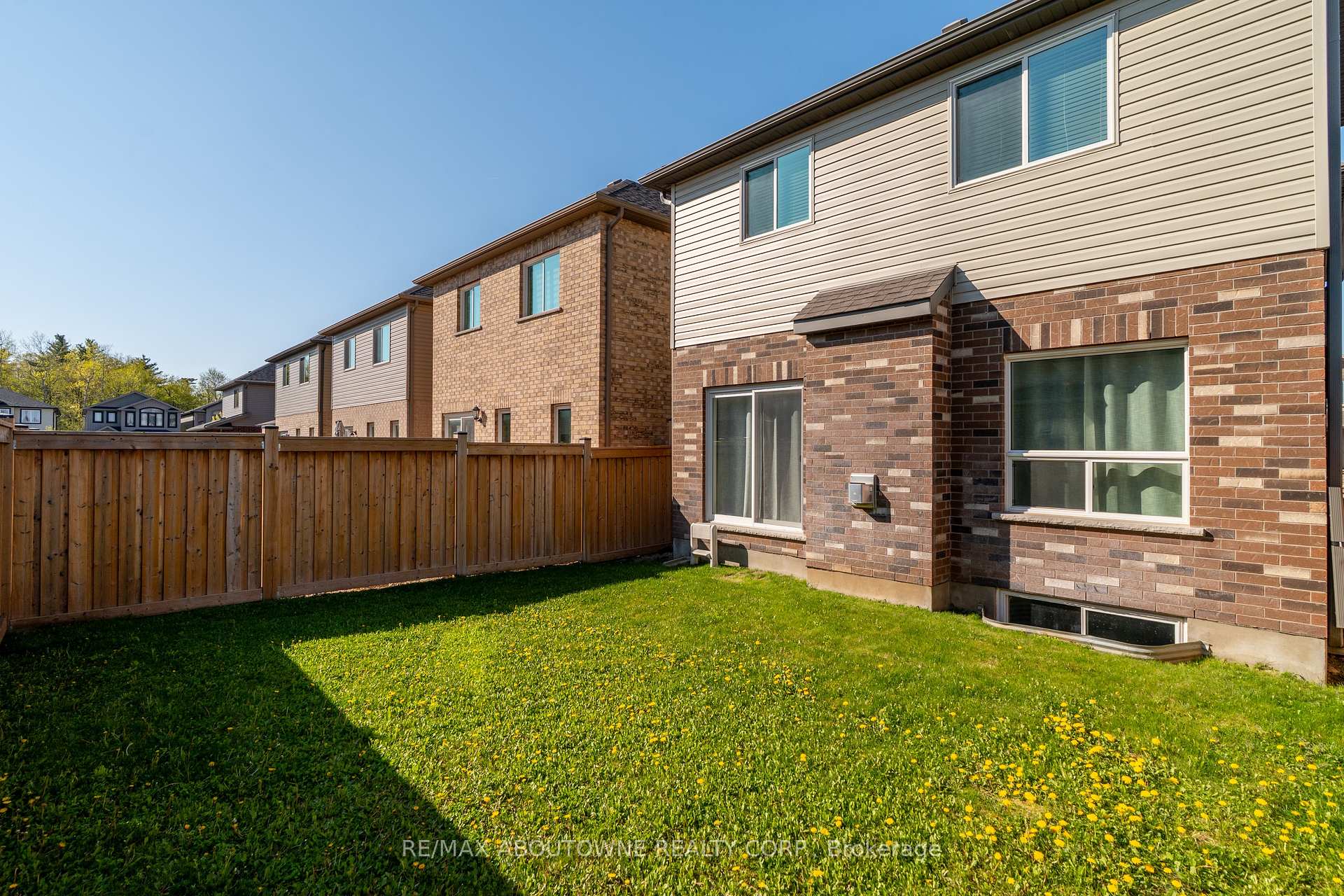 Photo 31 of 175 Dallan Drive, Guelph, Pineridge/Westminster Woods — HOMEH