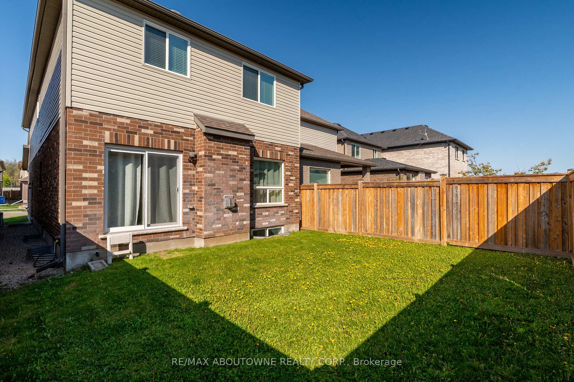 Photo 32 of 175 Dallan Drive, Guelph, Pineridge/Westminster Woods — HOMEH