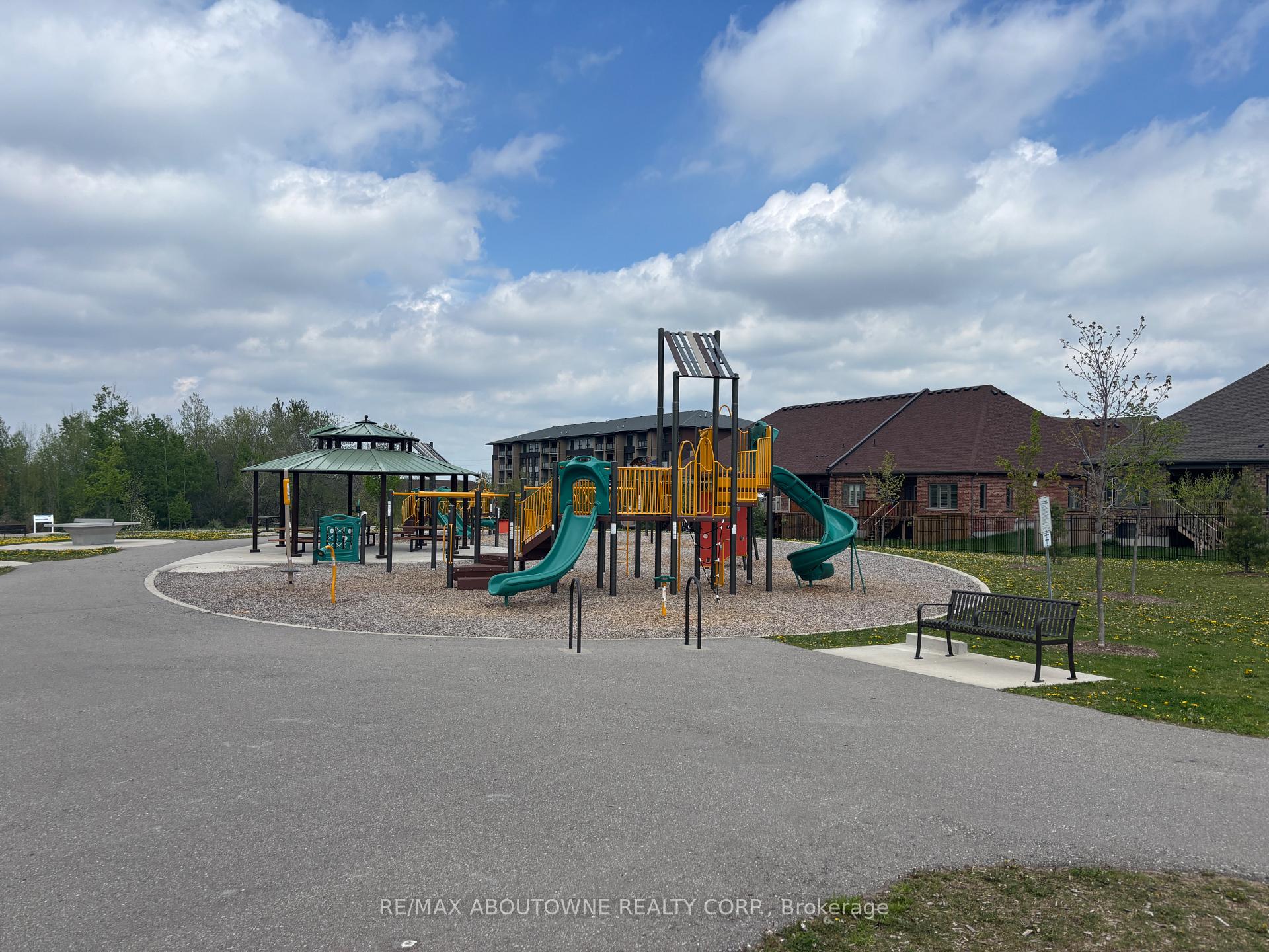 Photo 37 of 175 Dallan Drive, Guelph, Pineridge/Westminster Woods — HOMEH
