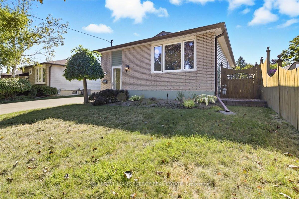 Photo 4 of 26 Strike Avenue, Clarington, Bowmanville — HOMEH