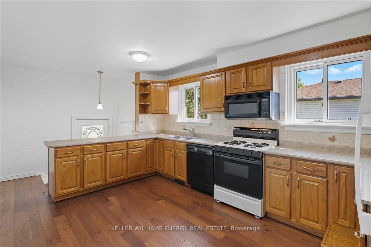 Photo 5 of 26 Strike Avenue, Clarington, Bowmanville — HOMEH