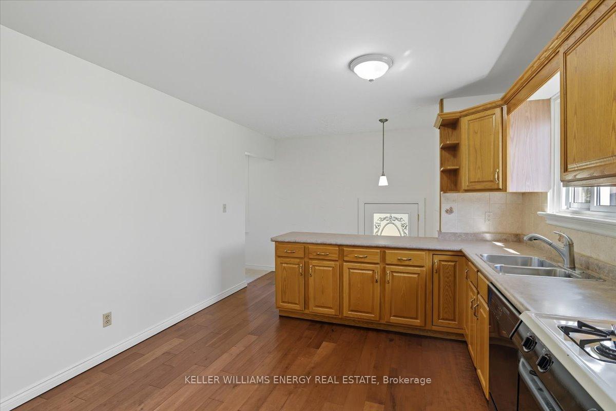 Photo 6 of 26 Strike Avenue, Clarington, Bowmanville — HOMEH